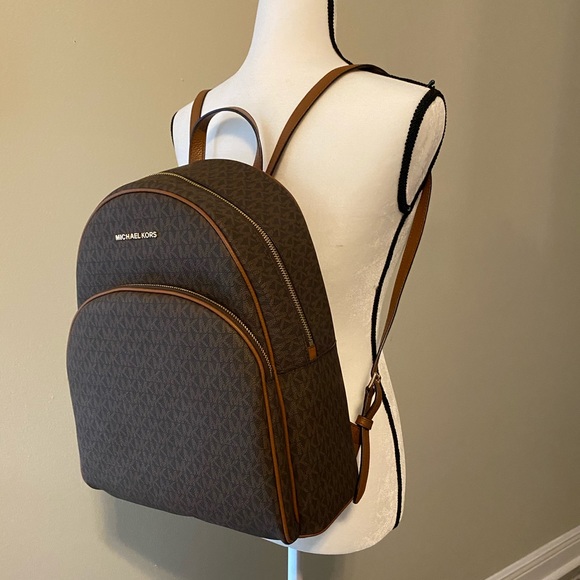 Michael Kors abbey backpack & wallet - Picture 6 of 7